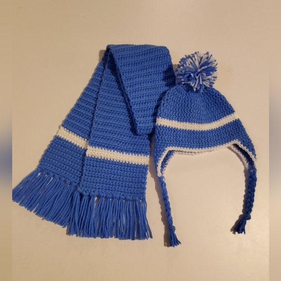 Toddlers blue and white hand crochet hat and scarf set - Picture 2 of 6